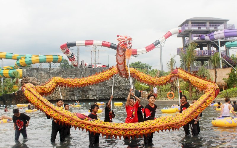 Rayakan Imlek, Jogja Bay Waterpark Hadirkan Pagelaran Seni Barongsai Air 