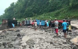 24 Truk Terjebak Lahar Merapi di Sungai Boyong