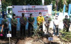 HPN 2022, Wartawan Magelang Tanam Pohon di Sendang Maren