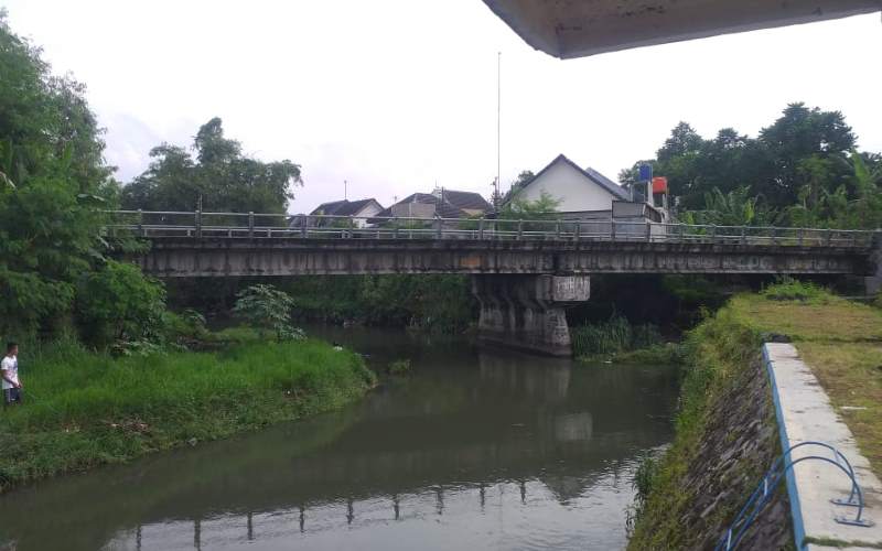 Foto-Foto Jembatan Misterius di Jogja yang Tak Dilewati Kendaraan Selama 25 Tahun