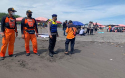 Kakak Beradik Asal Jogja Hilang Terseret Ombak Pantai Glagah