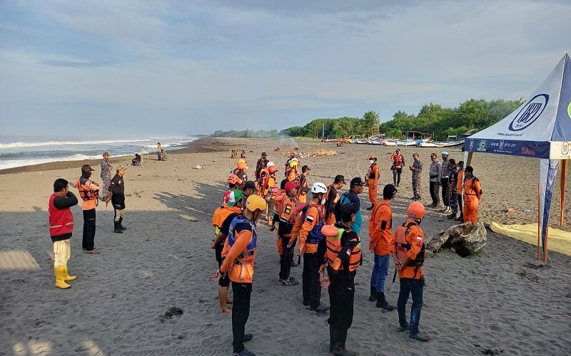 Remaja Kotagede Tenggelam di Pantai Glagah Tak Kunjung Ditemukan, Pencarian Dihentikan  