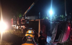 Mogok di Pelintasan, Truk Tertabrak dan Terseret Kereta Api di Gamping