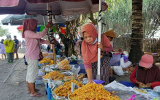 Pedagang Pantai Parangtritis Panen Pembeli, Segini Pendapatan Mereka selama Lebaran