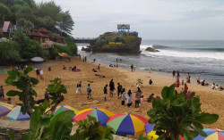 Kawasan Pantai di Gunungkidul Masih Ramai Pengunjung