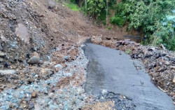Longsor di Plampang II Kulonprogo Tutup Jalan, 6 Keluarga Mengungsi