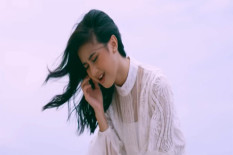 Lirik Lagu 'Tak Ingin Usai' — Keisya Levronka
