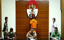 KPK Akhirnya Tahan Tersangka Korupsi Helikopter AW-101