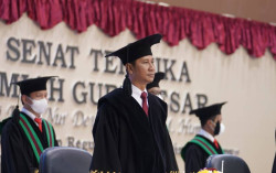 Ketua Komisi Yudisial Profesor Mukti Fajar Dikukuhkan Jadi Guru Besar UMY