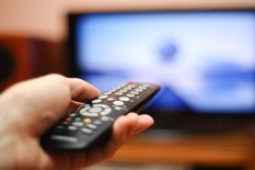 Awas! Ngemil di depan TV Tingkatkan Risiko Penyakit Jantung Koroner