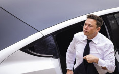 Luhut Cerita Lobi Bos Tesla Elon Musk Agar Berinvestasi di Kaltara