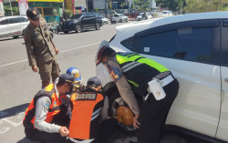 Parkir Sembarangan di Kawasan Alun-Alun Kota Magelang, 2 Mobil Digembok Petugas