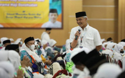 Ganjar Lepas Keberangkatan Kloter Pertama Calon Haji asal Jawa Tengah