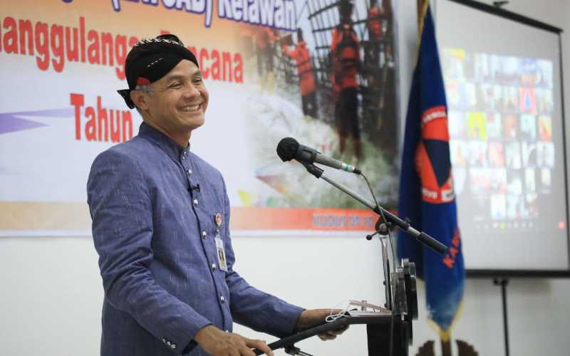 Ganjar Pranowo Ingatkan Relawan soal Kondisi Cuaca yang Tidak Menentu