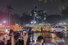 Tiba di Bandara Soetta, Menko PMK Jadi Imam Shalat Jenazah Eril