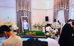 Ridwan Kamil Imami Salat Jenazah Eril di Gedung Pakuan Bandung