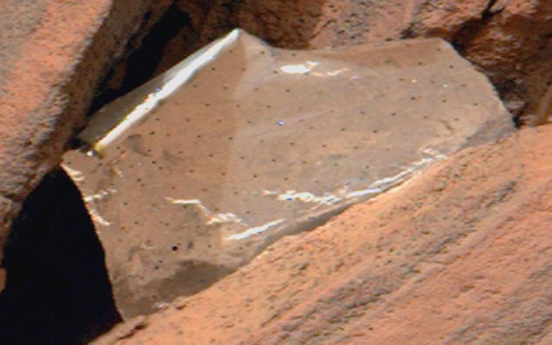 Misterius, NASA Temukan Sampah di Palung Terdalam Mars