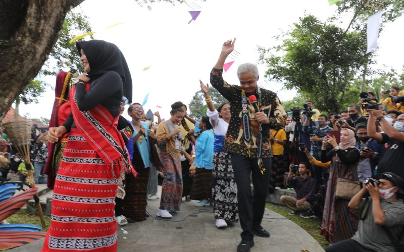 Ganjar Pranowo Jadi Sutradara Gemu Fa Mire di Borobudur Student Festival 
