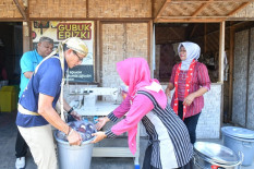 Perajin Batik Ecoprint Klaten Dapat Realisasi Bantuan dari Sandiaga Uno