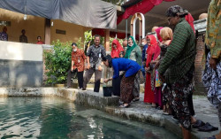 Nawu Sendang, Cara Warga Payungan Ungkapkan Syukur Sekaligus Bersihkan Pikiran