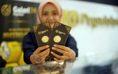 Emak-Emak, Harga Emas Hari Ini Turun Tipis