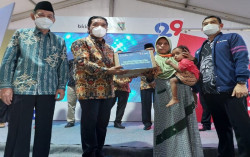 Dukung Program BKKBN Banten Cegah Stunting, XL Axiata Salurkan Paket Makanan Sehat
