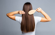 3 Kesalahan dalam Menyisir Rambut yang Jarang Disadari Wanita
