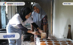 Perajin Gula Jawa di Petanahan Bertahan dengan Bahan Alami