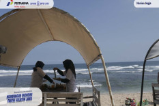 Makan Seafood di Tepi Pantai Pulangsawal, Berapa Harganya?