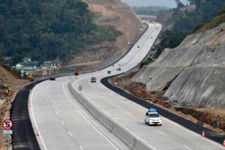 Konstruksi Tol Jogja-Bawen Dikebut, Alat Berat Diminta Ditambah