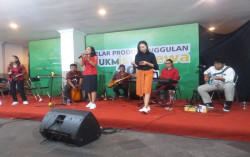 Pentas Musik Bikin Pameran UKM Istimewa Makin Asyik