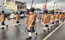 Sambut Hari Kemerdekaan, Pawai Bregada Mengular di Sepanjang Jalan Adisucipto Jogja