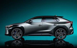 Sepertiga Model Toyota Indonesia Berbasis Elektrik pada 2025