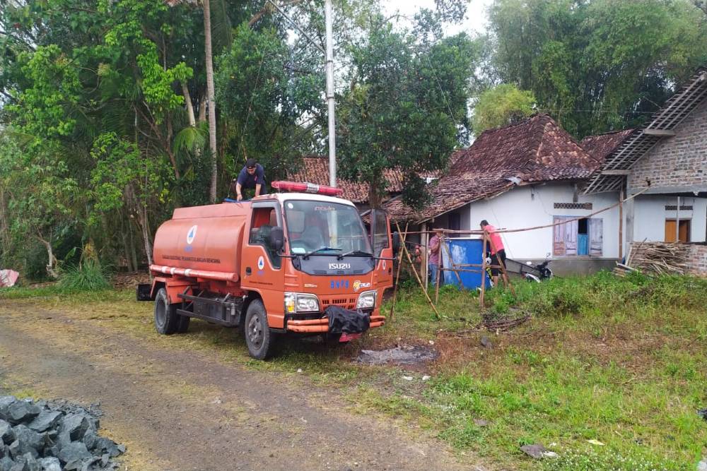 Air di Selokan Mataram Dimatikan, BPBD Sleman Dropping Air ke Desa Susukan II