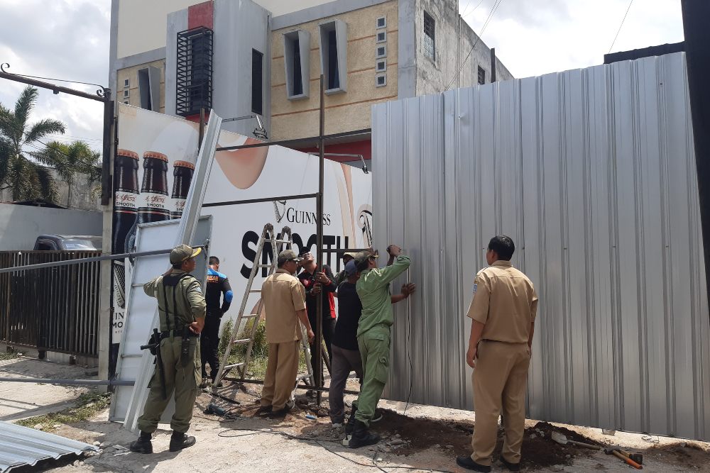 Tak Berizin, Kafe di Atas Tanah Kas Desa Disegel