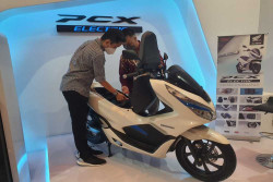 Komitmen Elektrifikasi AHM di Indonesia Electric Motor Show 2022