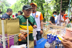 Gerakkan Ekonomi Warga, Pasar Minggon Digelar di Bantaran Sungai Code