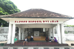 Sasana Hinggil Dwi Abad Menembus Zaman