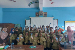 UAD Gandeng Pelajar SD Muhammadiyah Pandes Wujudkan Sekolah Ramah Lingkungan