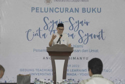 Anggito, Ekonom UGM Luncurkan Syair Dakwah Islami