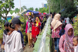 Dipajang Mengitari Alun-Alun Wates, Geblek Sepanjang 710 Meter Masuk Rekor Muri