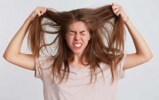 Hati-Hati, Mengikat Rambut Terlalu Kencang Bisa Sebabkan Kemunduran Garis Rambut
