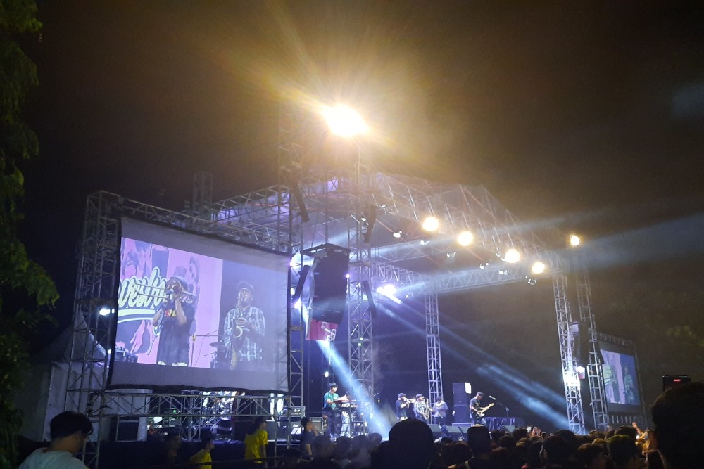 FISIP Fest UPN Veteran Yogyakarta Dipenuhi Ribuan Penonton Pakai Busana Vintage