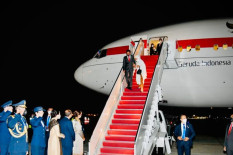 Hampir Jatuh di Tangga Pesawat, Kondisi Ibu Negara Iriana Jokowi Baik-Baik Saja