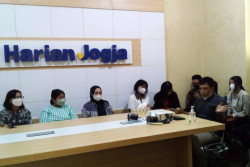 Mahasiswa PBSI Sanata Dharma Diskusikan Perkembangan Media di Era Digital dalam Kunjungan ke Harian Jogja