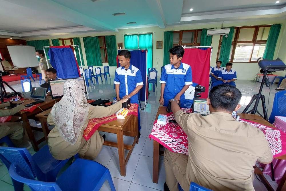 Program Jemput Bola Pemilih Pemula Biro Tapem DIY Disambut Antusias Siswa