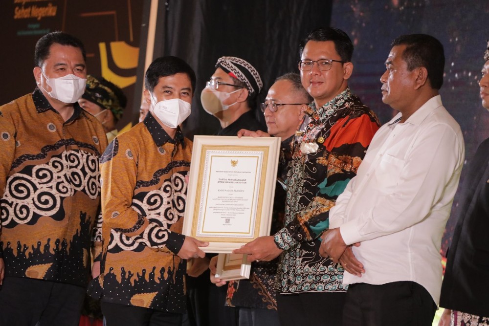 Pemkab Sleman Raih Penghargaan Kabupaten Terbaik STBM Berkelanjutan 