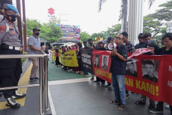 Ratusan Orang Antarkan Memori Banding Kasus Klithih Gedongkuning ke Pengadilan Tinggi