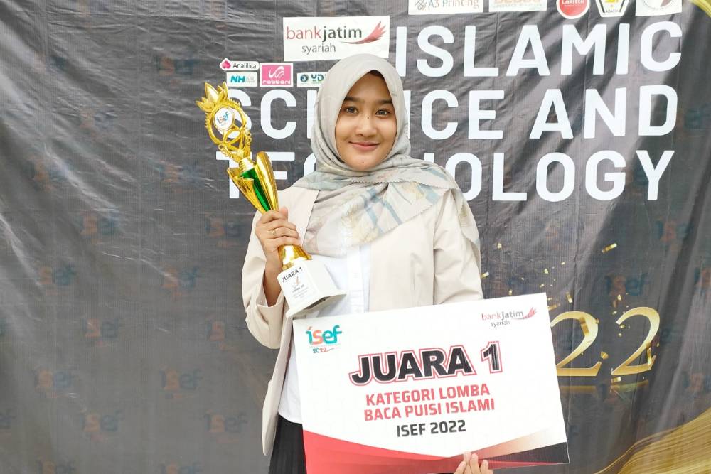 Mahasiswi Prodi Sarjana Bidan Unisa Raih Juara 1 Lomba Puisi Islam