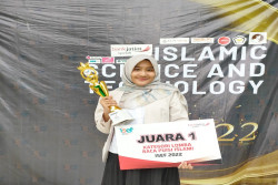 Mahasiswi Prodi Sarjana Bidan Universitas `Aisyiyah Jogja Raih Juara 1 Lomba Puisi Islam